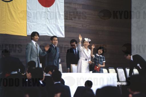 2月発表はナシ　眞子さま意志固く小室圭氏との結婚再延期の舞台裏