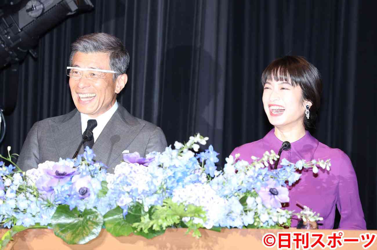 門脇麦「台本の字小さくない?」舘ひろしの懐からハズキルーペ、会場爆笑/ブルーリボン賞