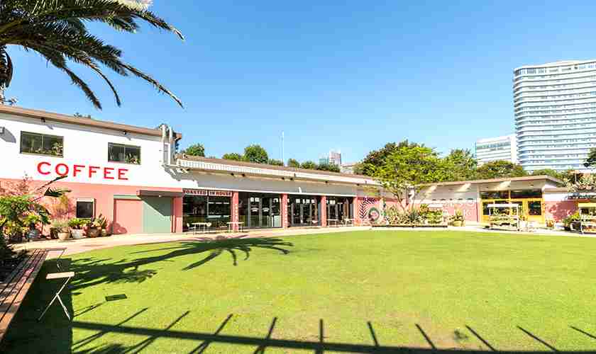 「絵になります」「人を幸せにする笑顔」紗栄子、自然体なのんびりショットに称賛の声