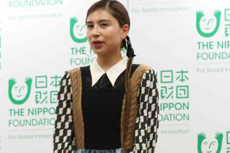ラブリが警察から事情聴取　女友達へのキスでトラブルに
