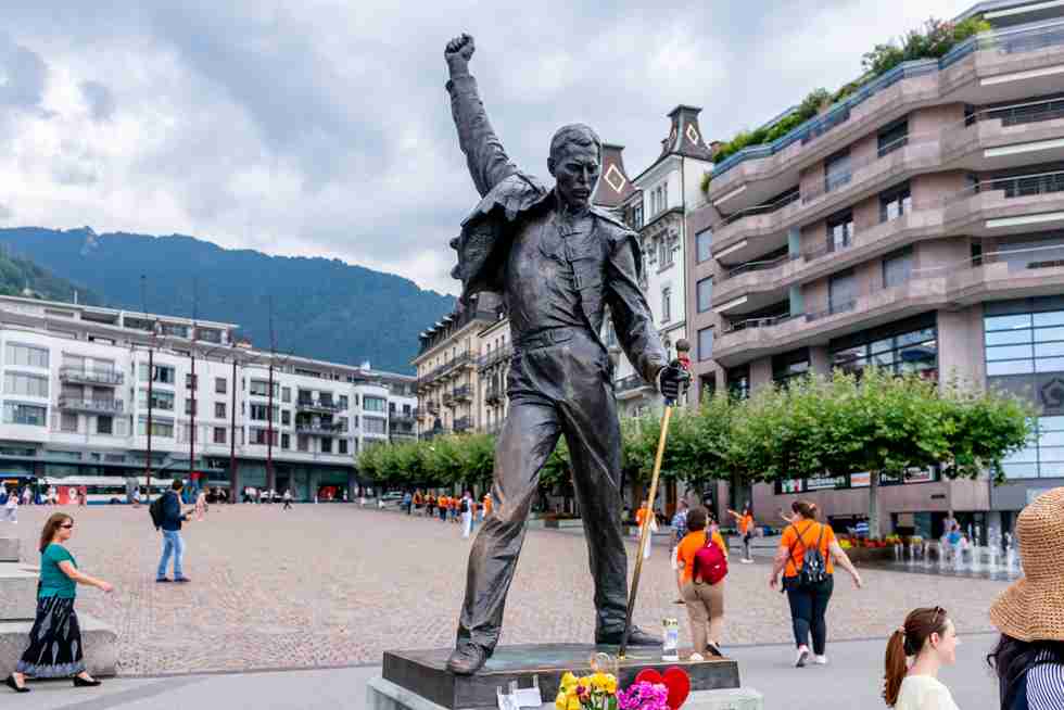 クイーンゆかりの地をめぐる　1等車と5つ星ホテルで巡るスイス1周鉄道旅（７）　モントルー | 朝日新聞デジタル&TRAVEL（アンド・トラベル）