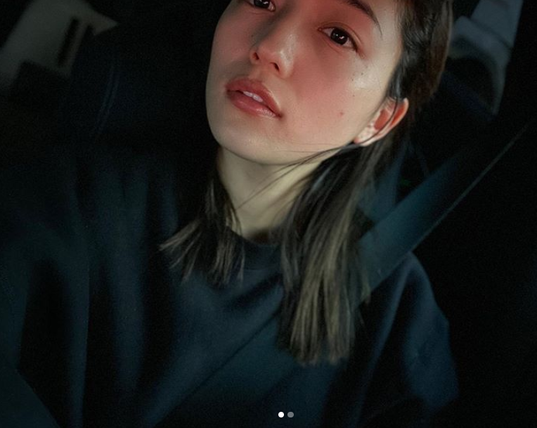 川口春奈「ニキビがいてぇ！ 肌荒れつらい、、、」 人気女優の“素の表情”に反響