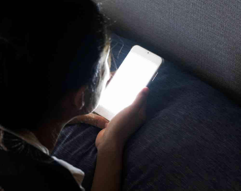 夜になるとネガティブ思考に…？　「夜」は人間の心理にどう影響？（オトナンサー） - Yahoo!ニュース