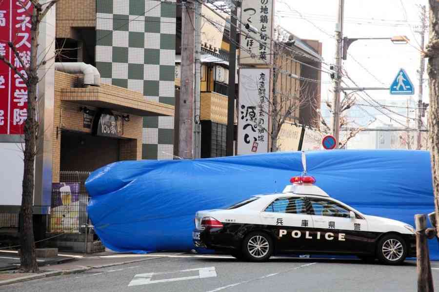 「れんがブロック使いけんか」顔殴られた男性死亡　JR尼崎駅南側の路上、40代くらいの男逃走