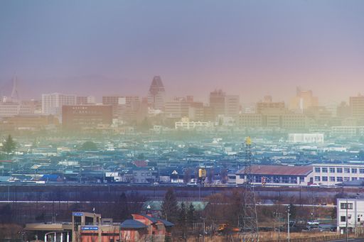 七色に覆われ、市街地幻想的／青森｜環境｜青森ニュース｜Web東奥