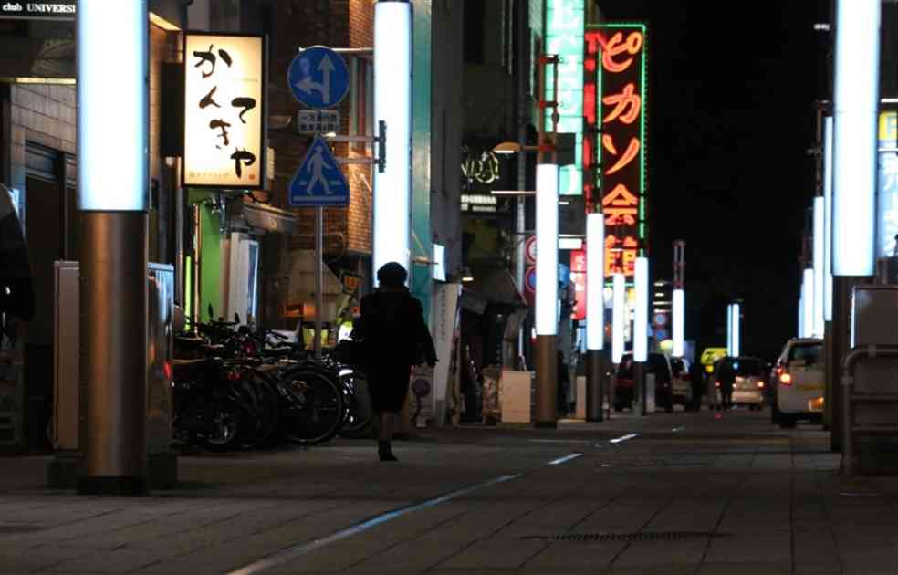 自主休業「生活できない」感染者の勤務先公表、大分の繁華街に激震