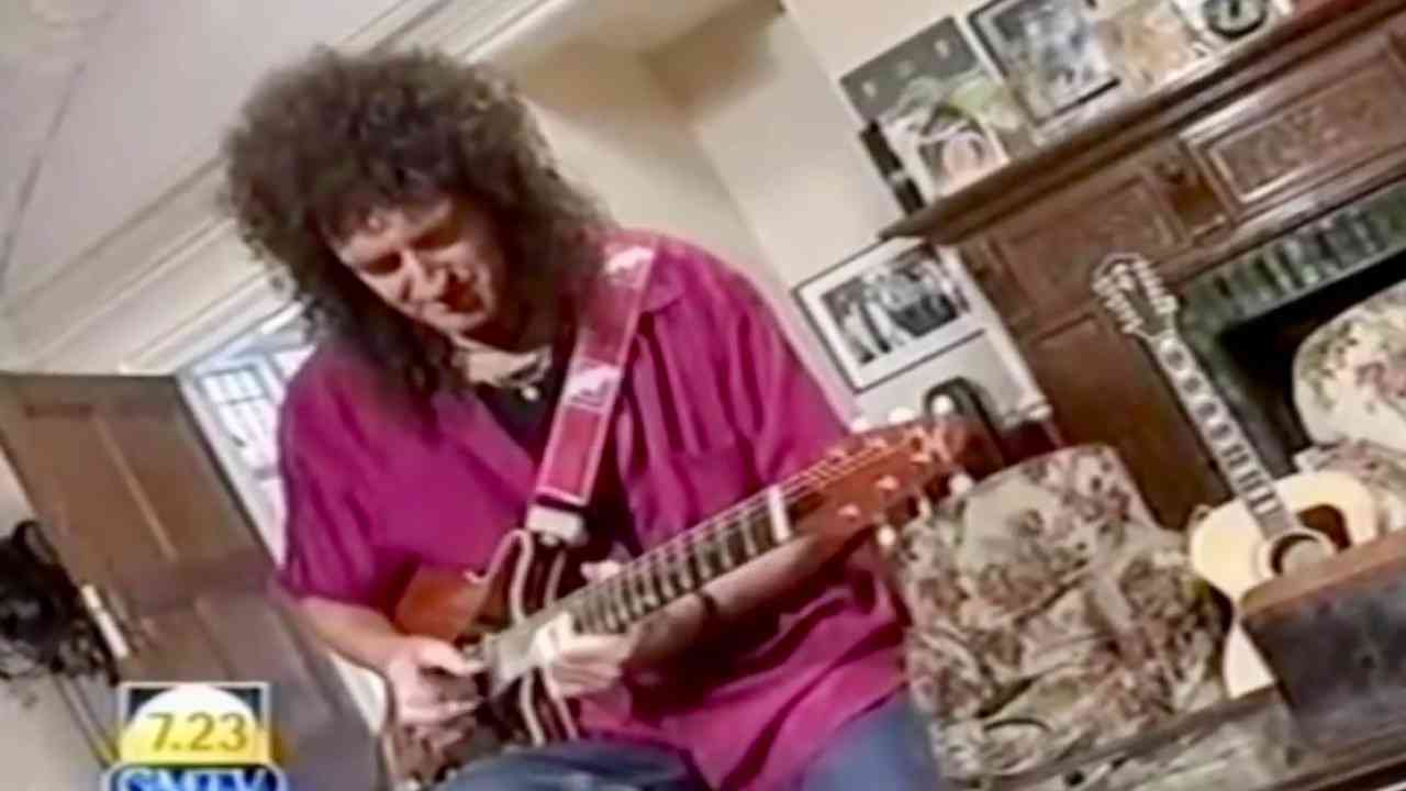 Brian May Home Studio & Freddie Mercury’s Piano - 1998 Another World GMTV Interview - YouTube