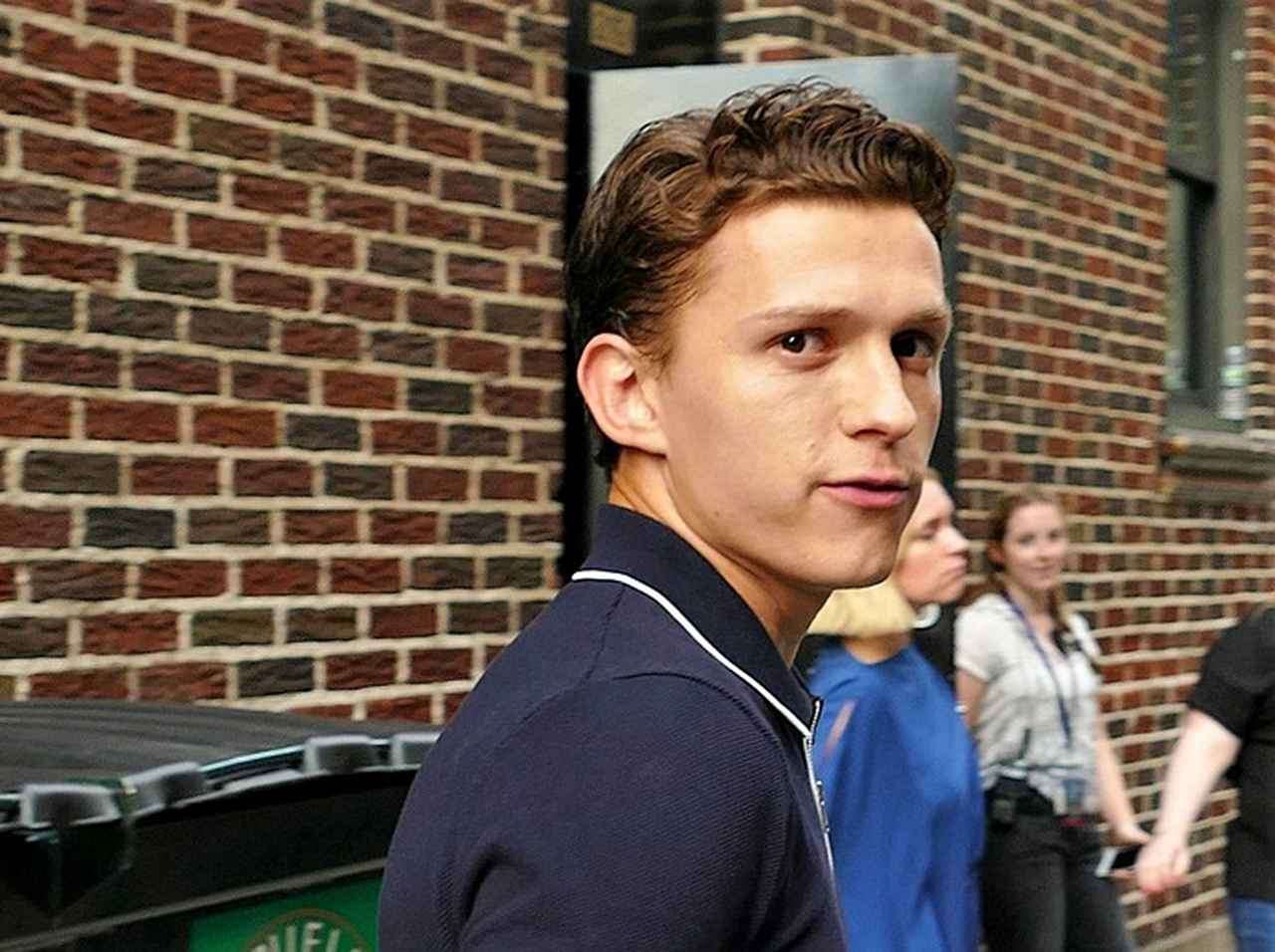 トム・ホランド、パニック障害起こしたファンの少女を救う - フロントロウ -海外セレブ情報を発信