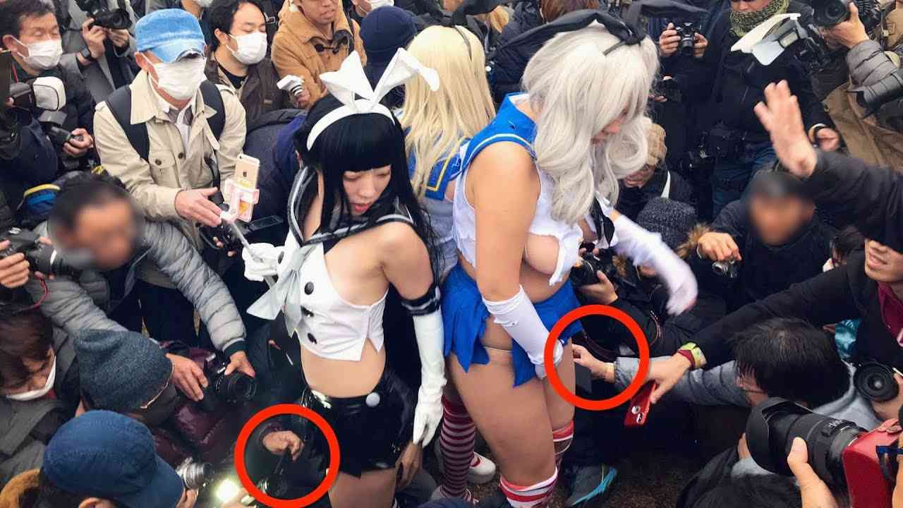 【コミケ97】コスプレイヤー達の「局部」を狙うローアングラー！コミケの闇！【ローアングルカメラ コミケ2019】 - YouTube