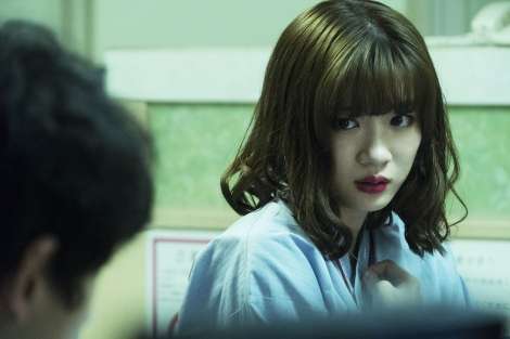 永野芽郁、20代初作品でイメージ覆す“大人メイク”