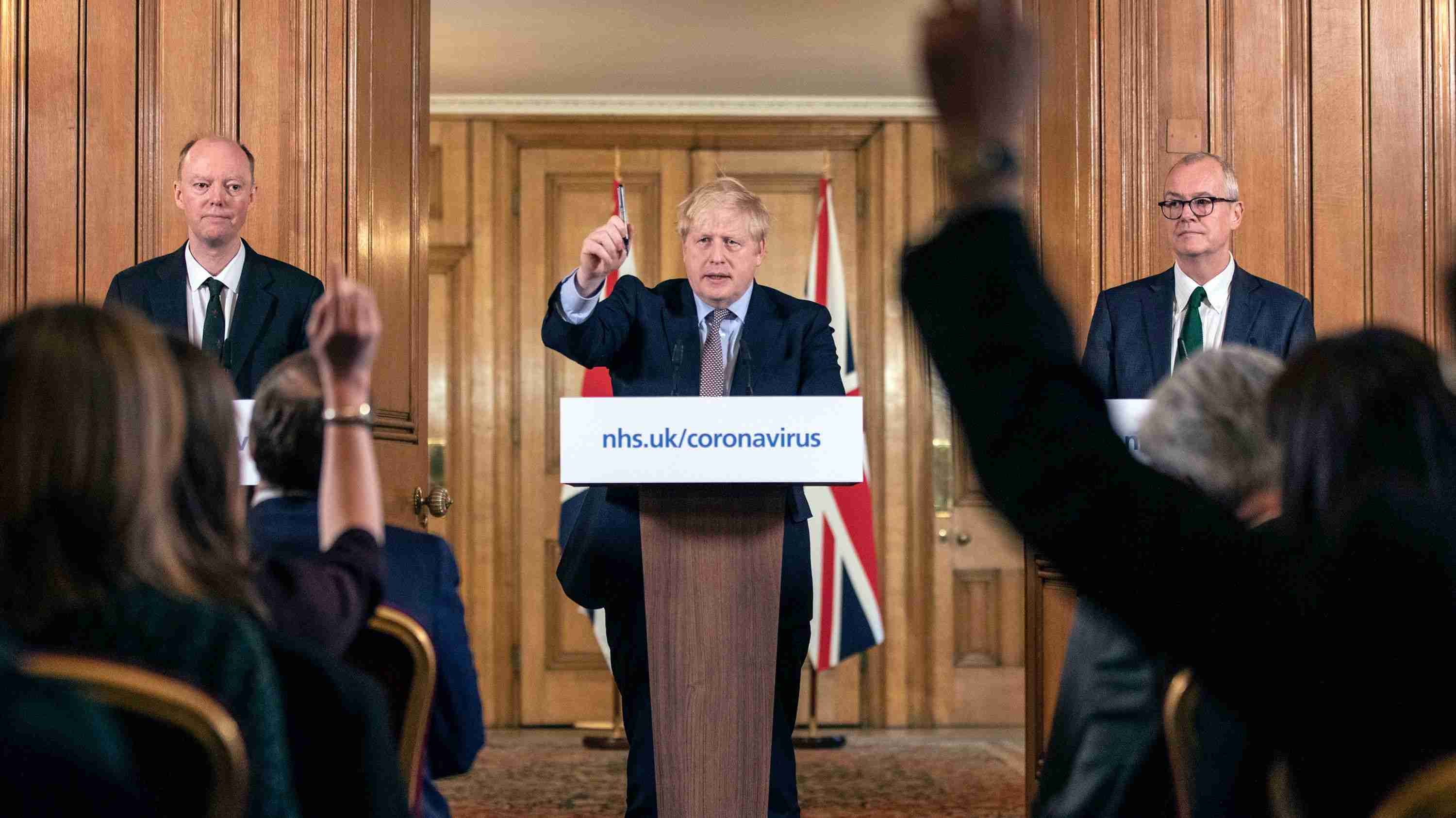 MIT Tech Review: 英政府、独自の新型コロナ「集団免疫」戦略を修正へ