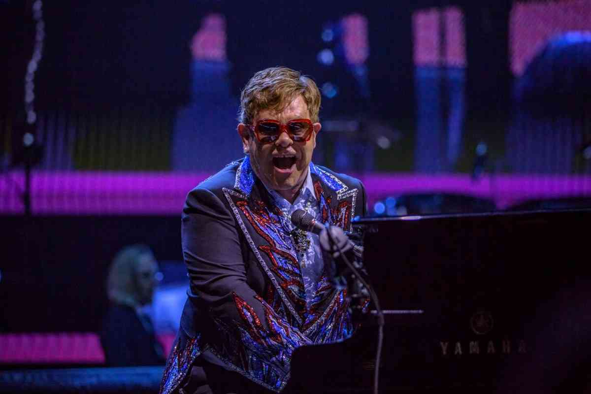 Elton John postpones ‘Farewell Yellow Brick Road’ tour dates