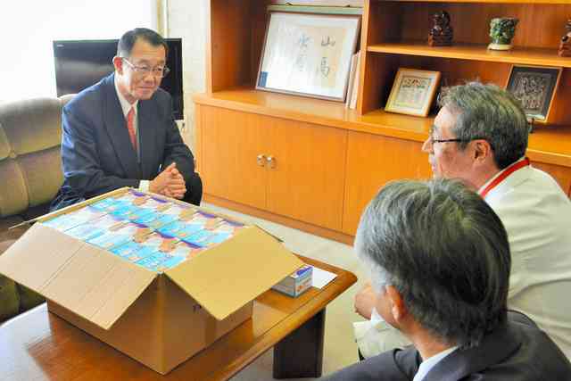 病院にマスク10万枚寄付　せんべい会社、大量に備蓄