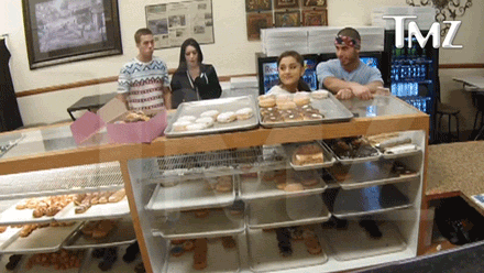 店頭のアイスなめる様子を撮影、男に禁錮30日と罰金　賠償も