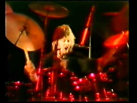 queen live in earls court 6 6 1977 part 5 - YouTube