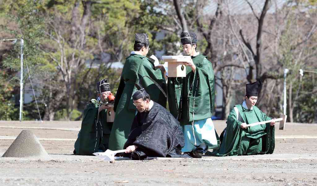 【皇室ウイークリー】（６３１）新型肺炎影響、ご公務見合せ相次ぐ　雅楽に祝詞…厳かに大嘗宮地鎮祭（1/2ページ） - 産経ニュース