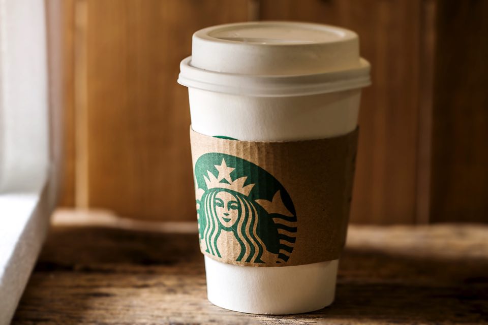 スターバックス最多出店の千代田区にはコメダ珈琲店がない？真逆の戦略