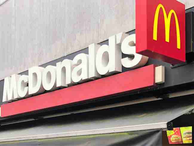マクドナルドが一転、従業員のマスク推奨へ　広報「品薄状態で配布はできないので、店舗か個人で準備することになる」