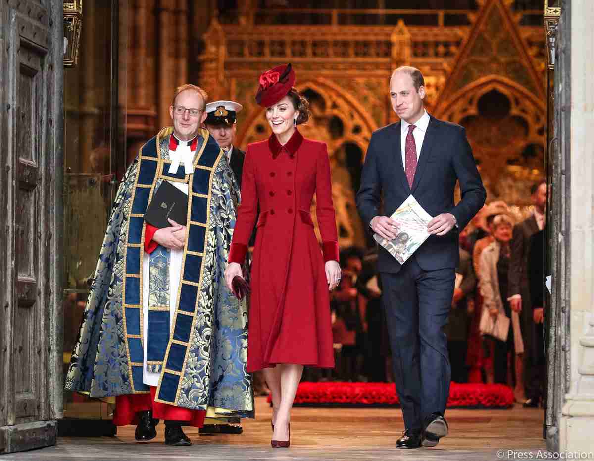 英ヘンリー王子夫妻、エリザベス女王に招待されて礼拝に参加
