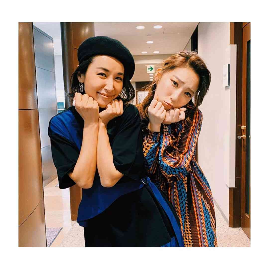 鈴木紗理奈、ファーストサマーウイカと初2ショットに大反響　「似すぎ！」