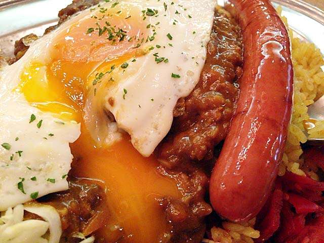 ソファ100席！日暮里駅前の大型老舗喫茶「ニュートーキョー」の半熟目玉焼きドライカレー - 己【おれ】