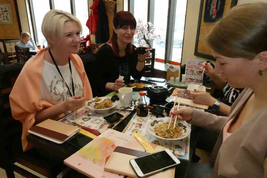 【近くて遠い国】「伸び伸びのラーメン」に「甘いしょうゆ」…ロシアン・ビューティーも大好き“日本食“