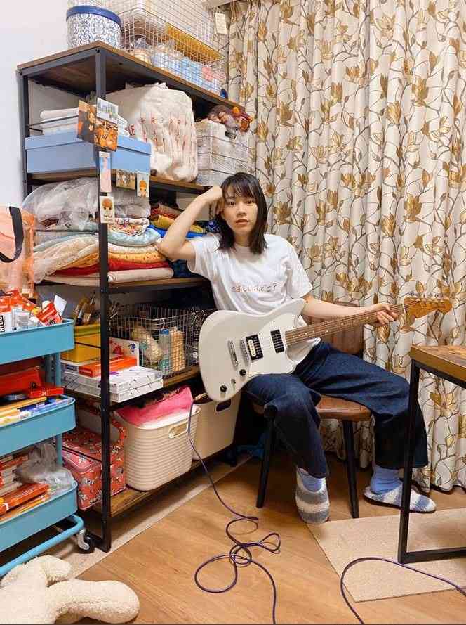 のん“庶民的過ぎる部屋”公開で驚きの声「田舎の短大生みたい」