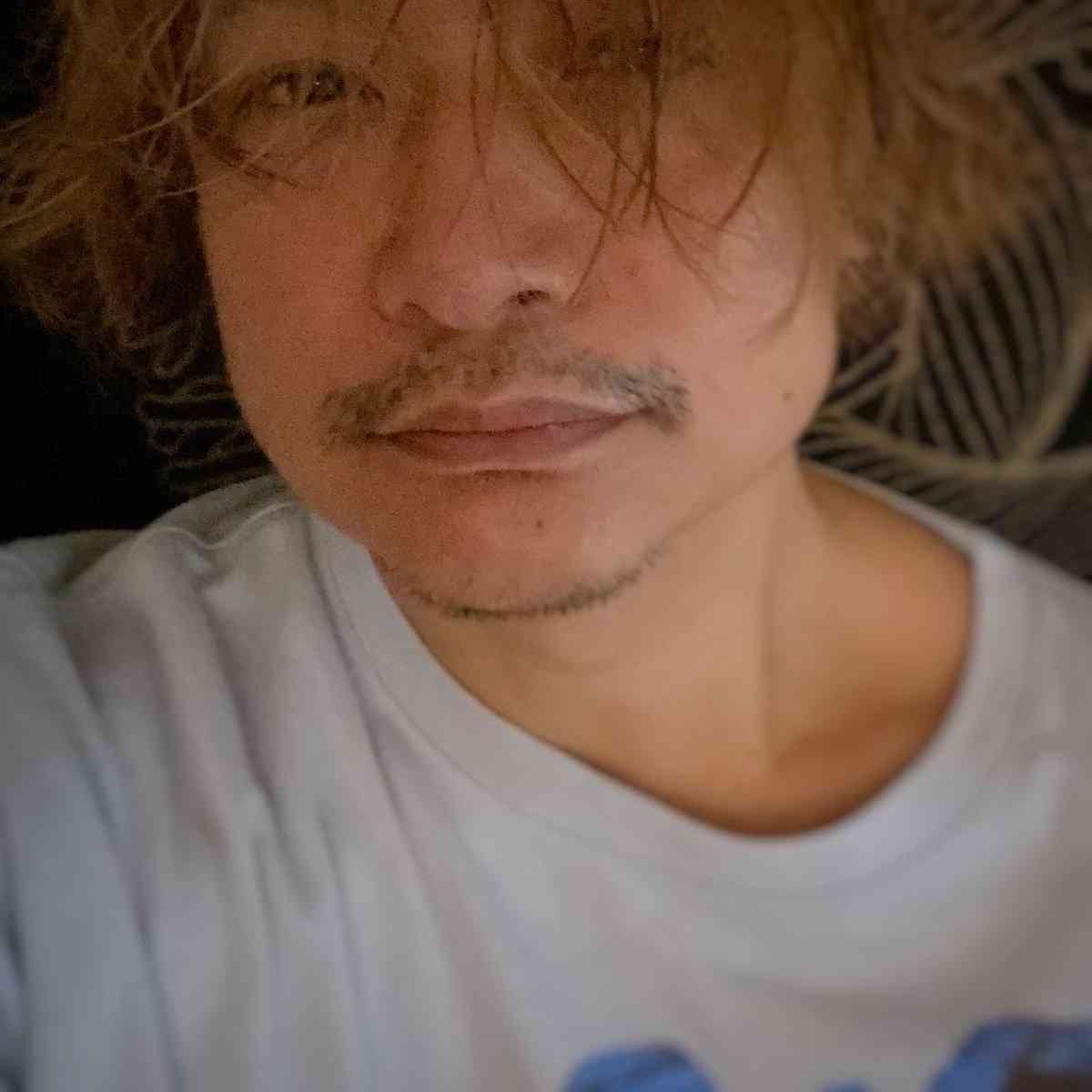 香取慎吾、ワイルドな自撮りに反響　「色気が凄いです」「セクシー」