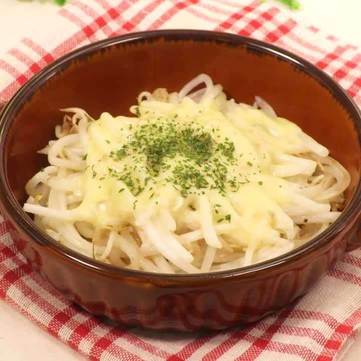 とろ〜りシャキシャキ♪ もやしのチーズ蒸しのレシピ動画・作り方 | DELISH KITCHEN
