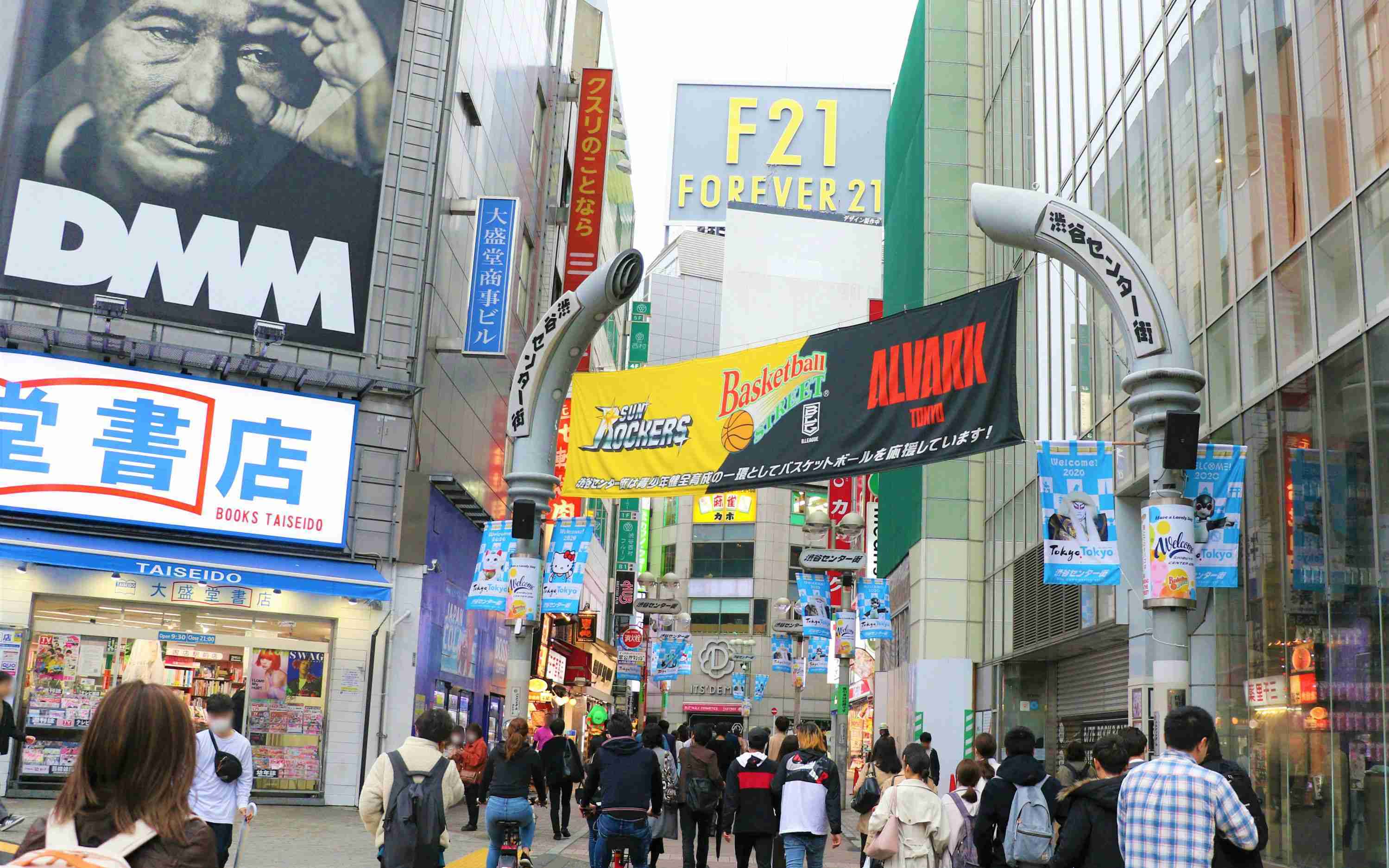 コロナもかまわず渋谷・原宿に溢れる若者たち「バイトがないから」「春休みが超長くて」「免疫あるし」
