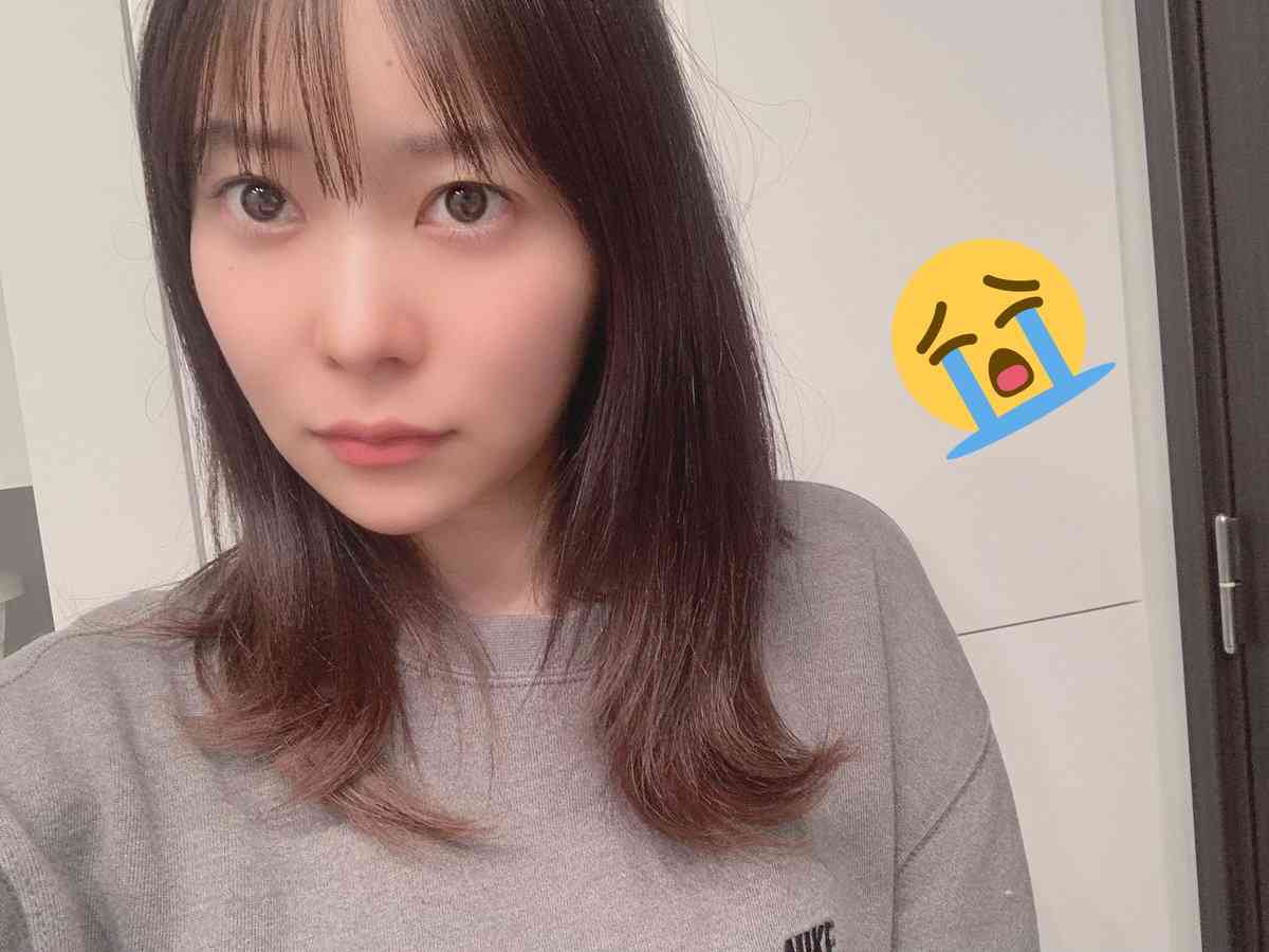 指原莉乃、“セルフカラー”でダークネイビーヘアにイメチェン「真似したい」と反響