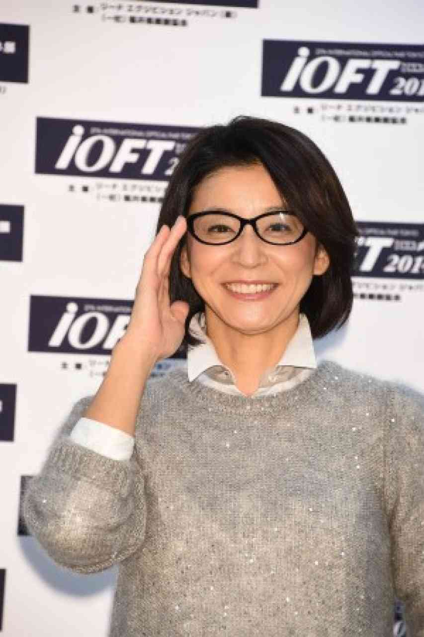 高嶋ちさ子に「すごいサービスぶり」と称賛 『笑ってコラえて』のロケ、裸足で走り回りサプライズまで | リアルライブ