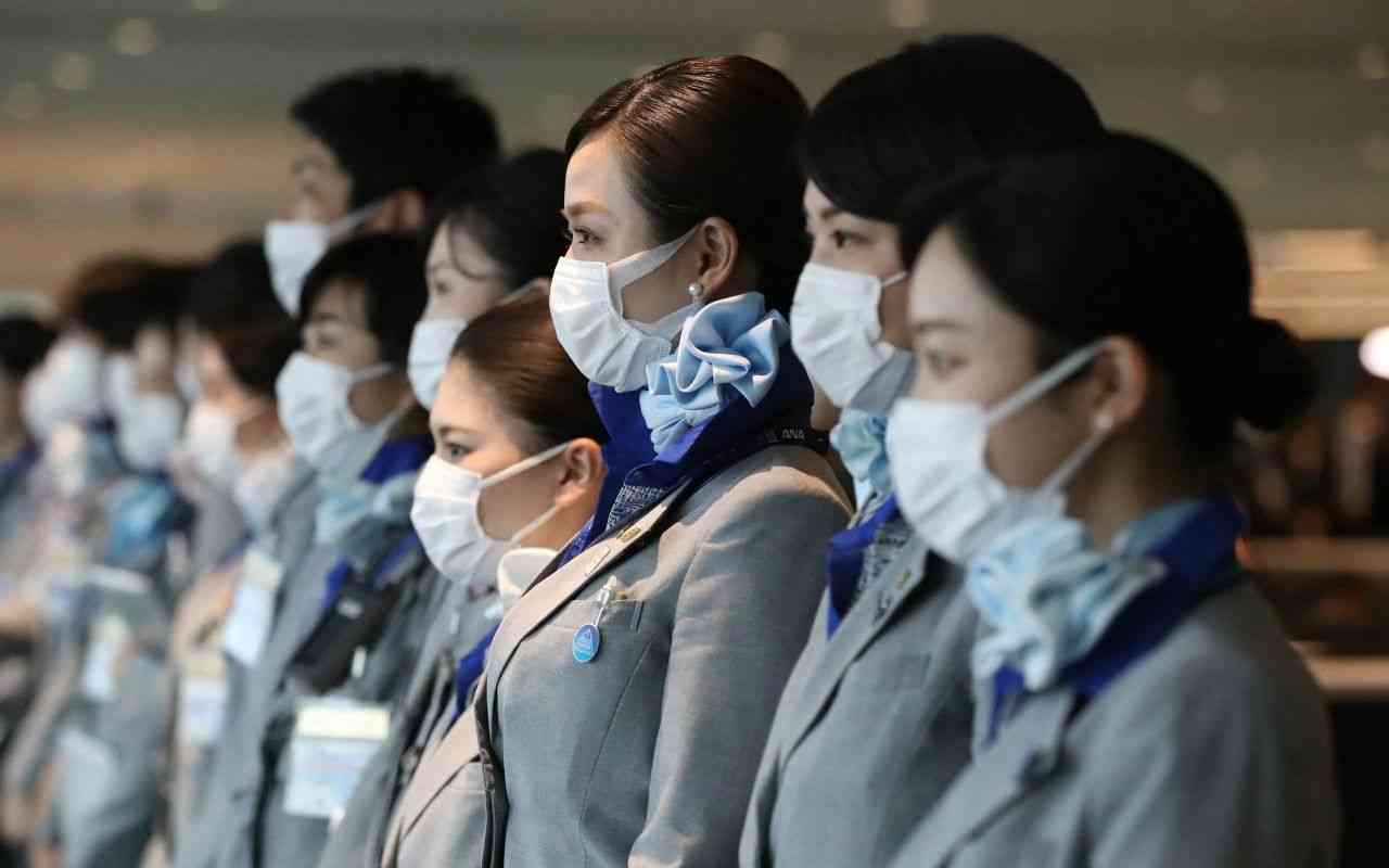 「CAが防護服の縫製支援」に批判殺到　ANAのCAは「差別されてるのかなと思う」 | 文春オンライン