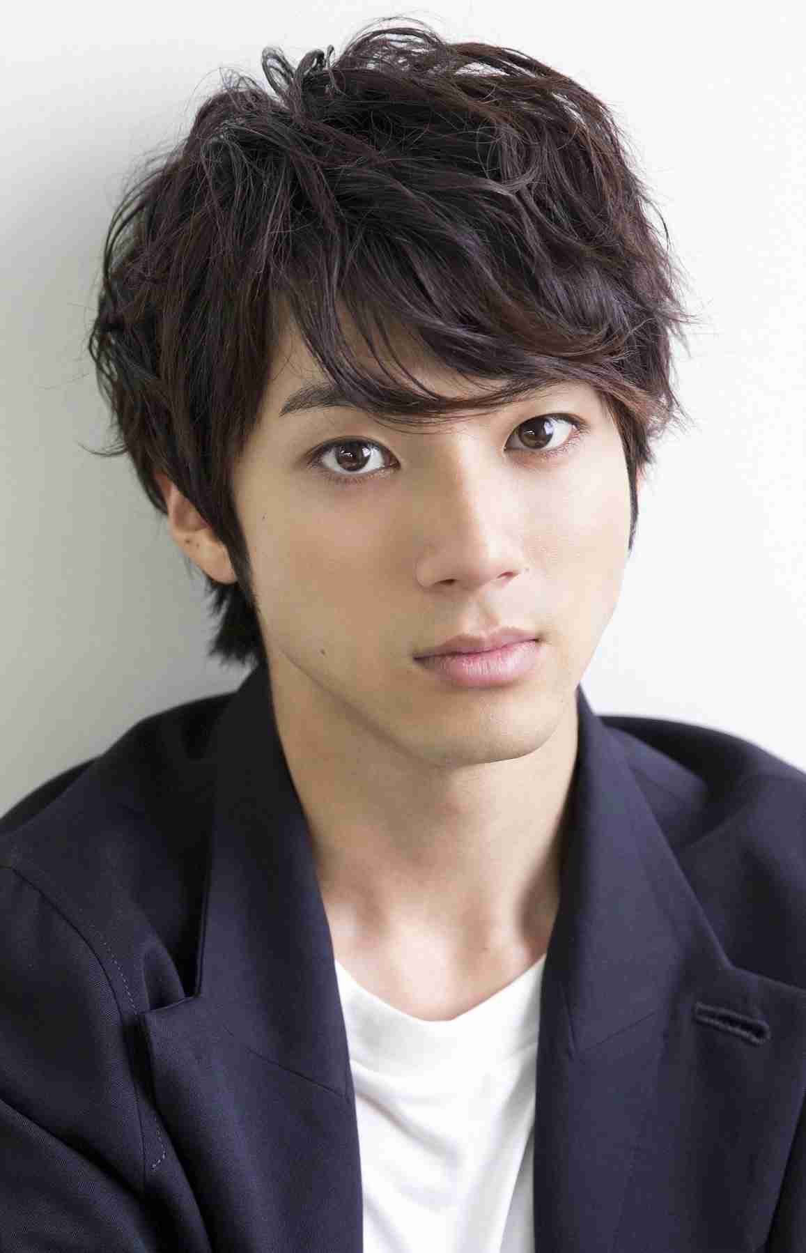 山田裕貴、ワイルドな無精ひげ姿に反響「かっこよすぎかよ」