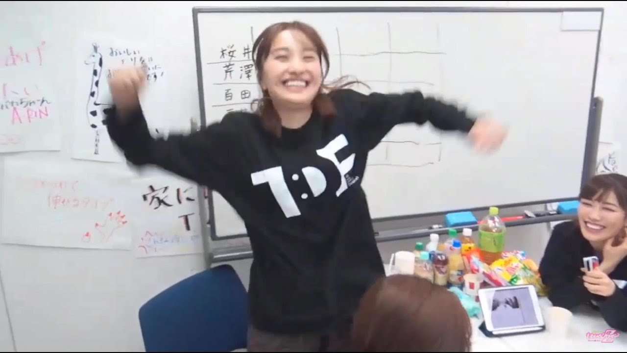 UNOであがって喜びを爆発させるももクロ 百田夏菜子 - YouTube