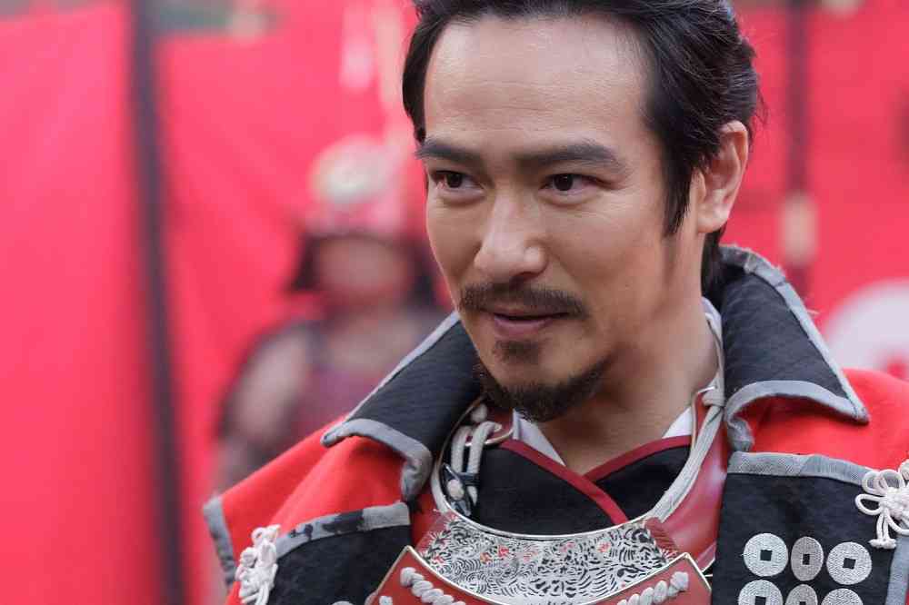 堺雅人「半沢直樹」ロケ後に着替えた私服にギャップ萌え