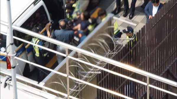 【速報】韓国・釜山 日本総領事館乱入「国民が共感」　事実上の“無罪”に｜FNNプライムオンライン