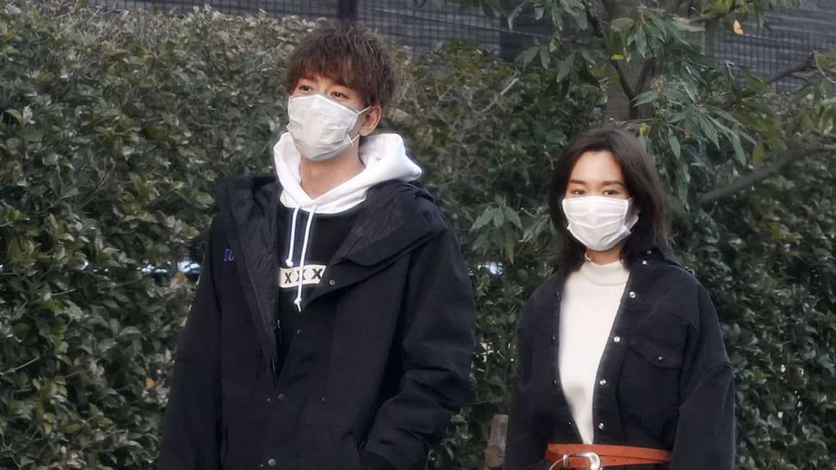 桐谷美玲＆三浦翔平“愛犬お散歩”デートの一部始終 | FRIDAYデジタル
