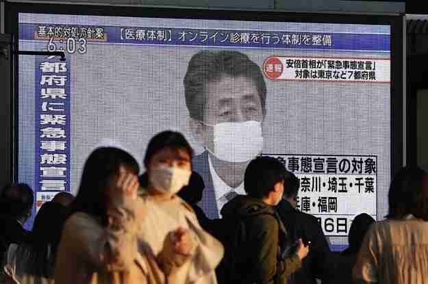「私のような国会議員の収入に影響はありません」安倍首相、現金一律給付めぐるの発言に批判も
