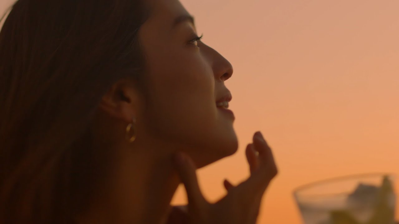 Mr.Childrenの新曲「others」起用！中村アンが夕暮れのビーチで上質な時間を過ごす　「麒麟特製ストロング」新CM - YouTube