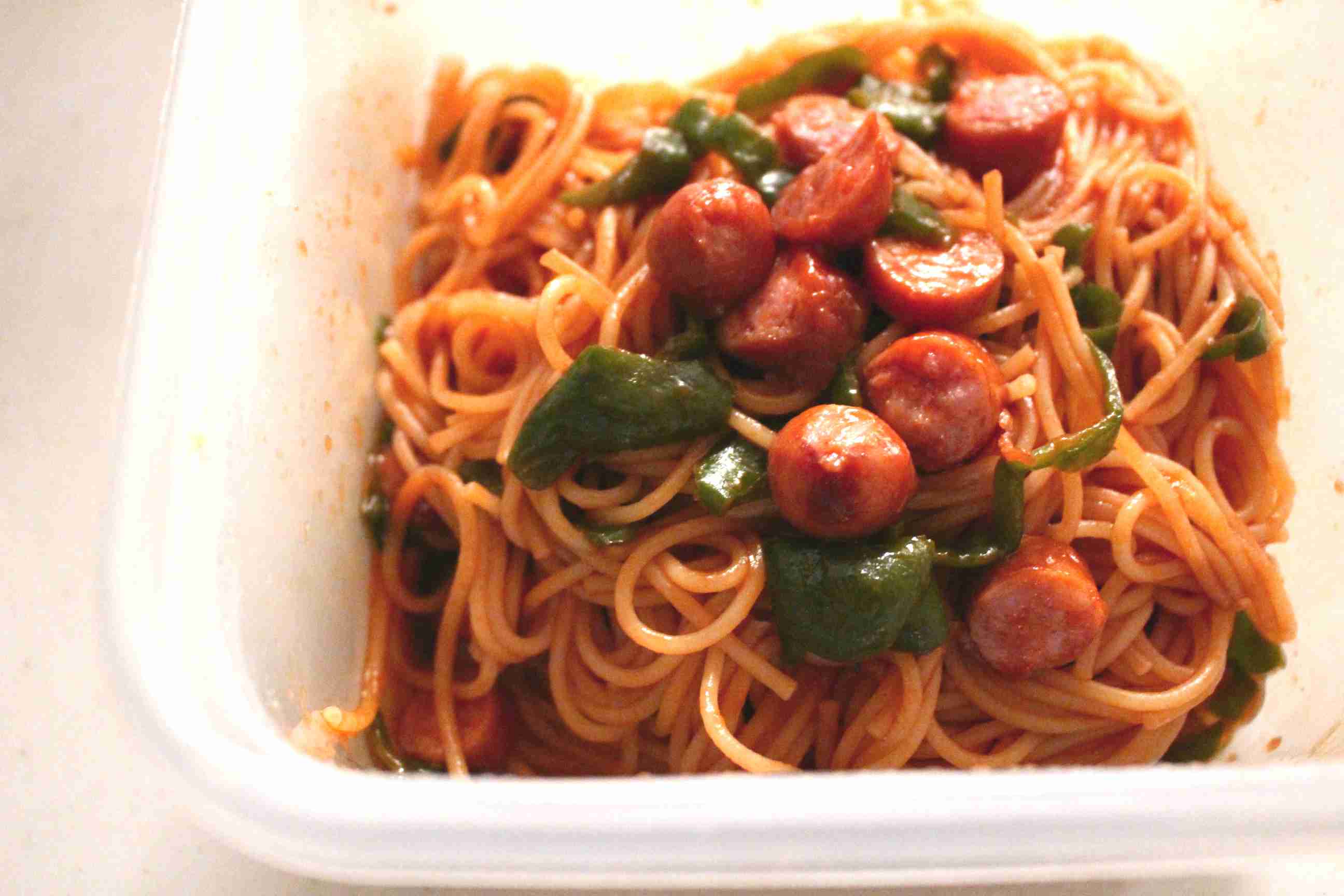レンジでゆでるパスタのレシピ。子どもが喜ぶ超簡単ナポリタン | つくりおき食堂