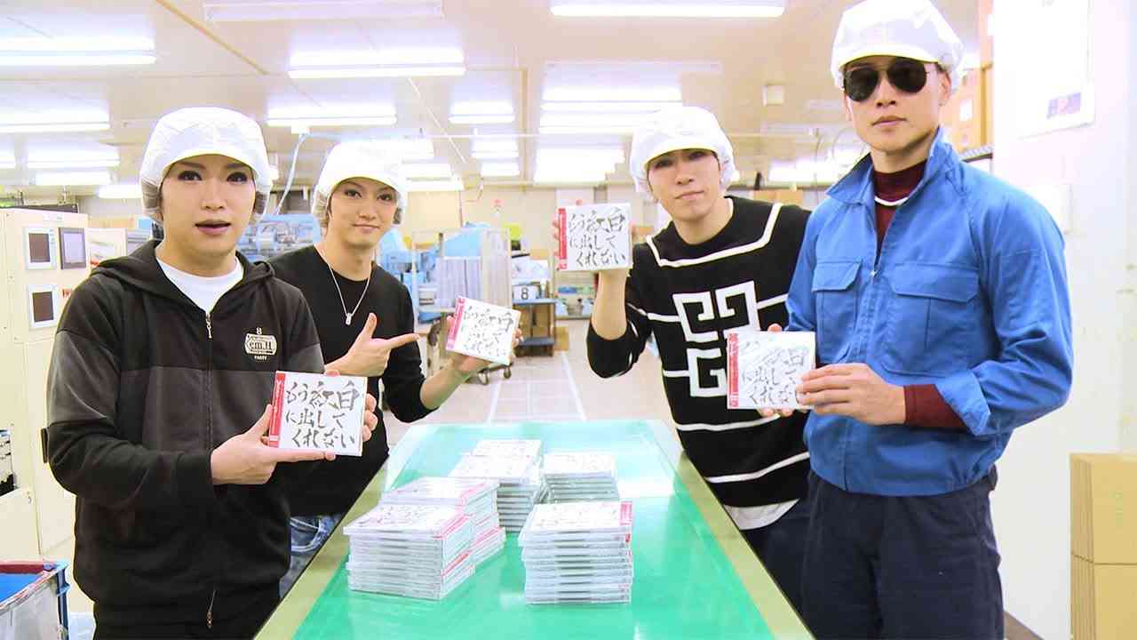 ゴールデンボンバー「アルバム全部手作業するまで帰れま10」 - YouTube