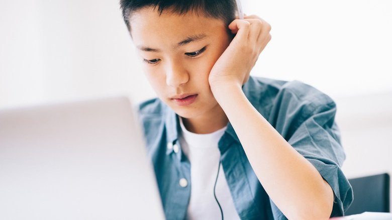 小中学生家庭にモバイルルーター　低所得対象に貸与、全世帯の2割