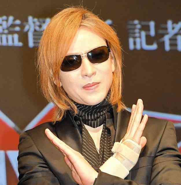 YOSHIKIがマスク制作を報告 黒地に赤とピンクのバラ (2020年4月21日掲載) - ライブドアニュース
