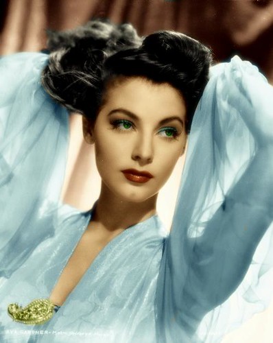 気が強そうな美人が好きな人!!