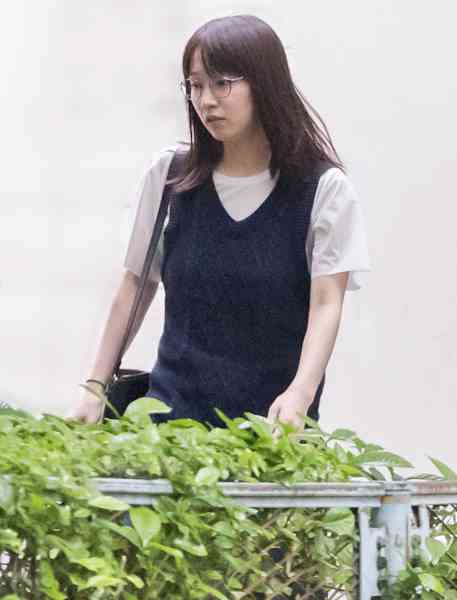 吉岡里帆　「スッピン濡れ髪」で会いに行った佐藤健宅｜NEWSポストセブン