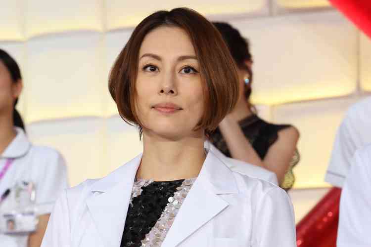 事務所から独立の米倉涼子　給料制を捨て、収入は3分の1に