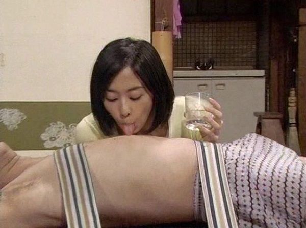 モデル女性、番組企画でおじさんとキスさせられて号泣。過激さに走るネット配信