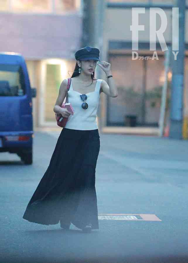「44億円破産」した接骨院MJG 元AKB板野友美にポルシェ