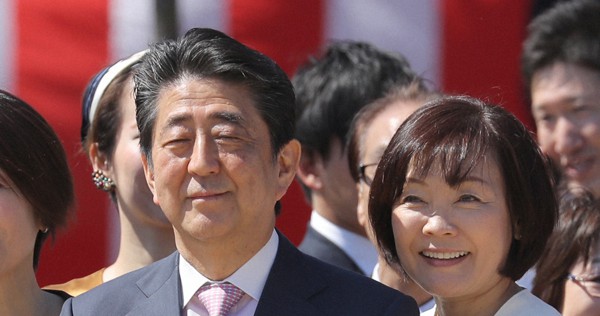 安倍首相、昭恵氏の神社参拝は「3密じゃない」　問題ないとの認識　大分訪問、事前に把握 - 毎日新聞
